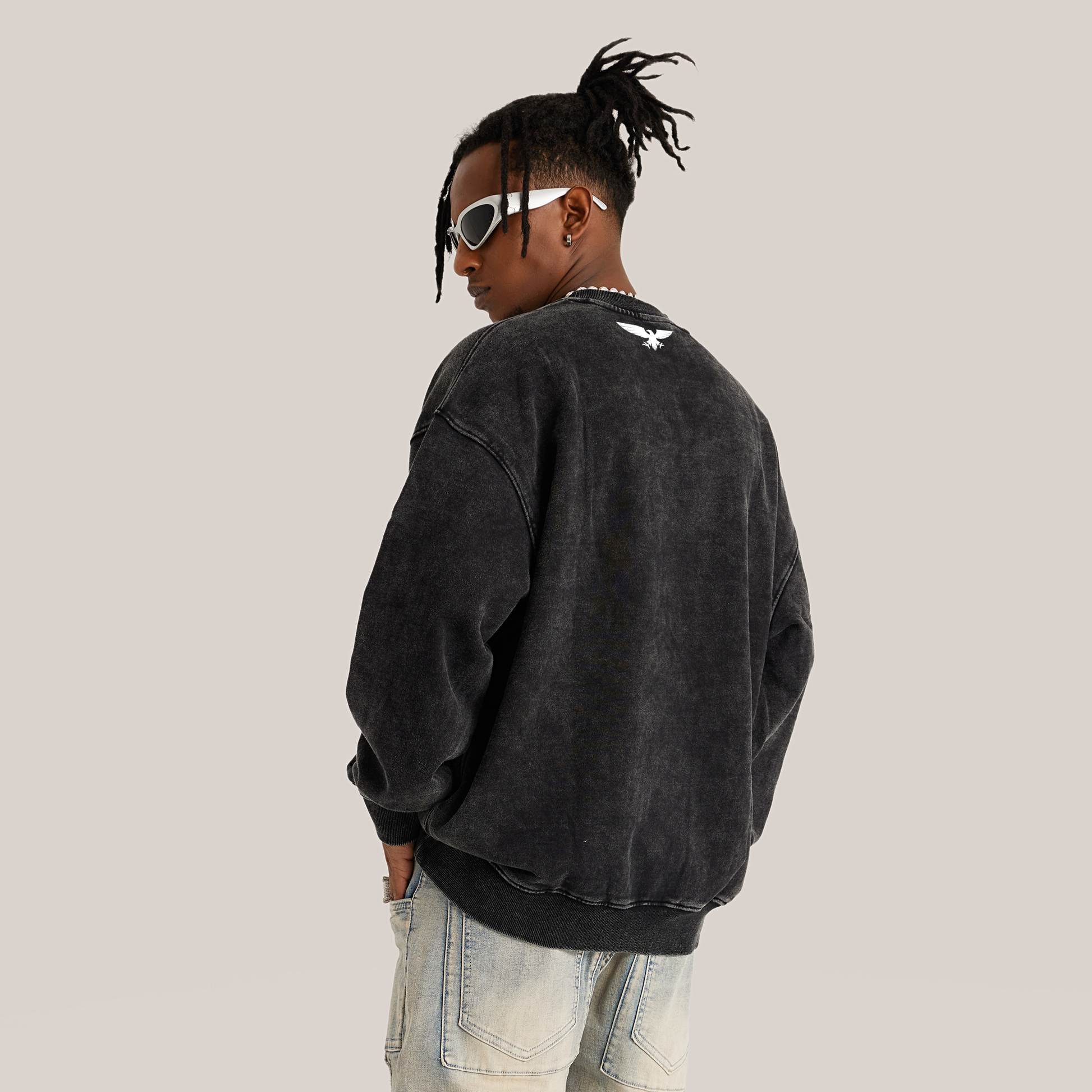 Llokumi | Oversized Faded Sweatshirt | ILYRIANEDGE